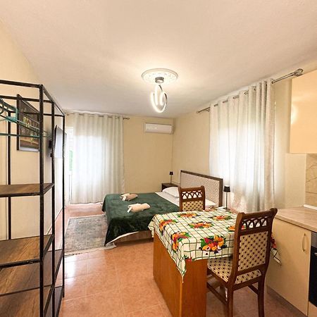 Shkodra Guest House & Trips Екстериор снимка