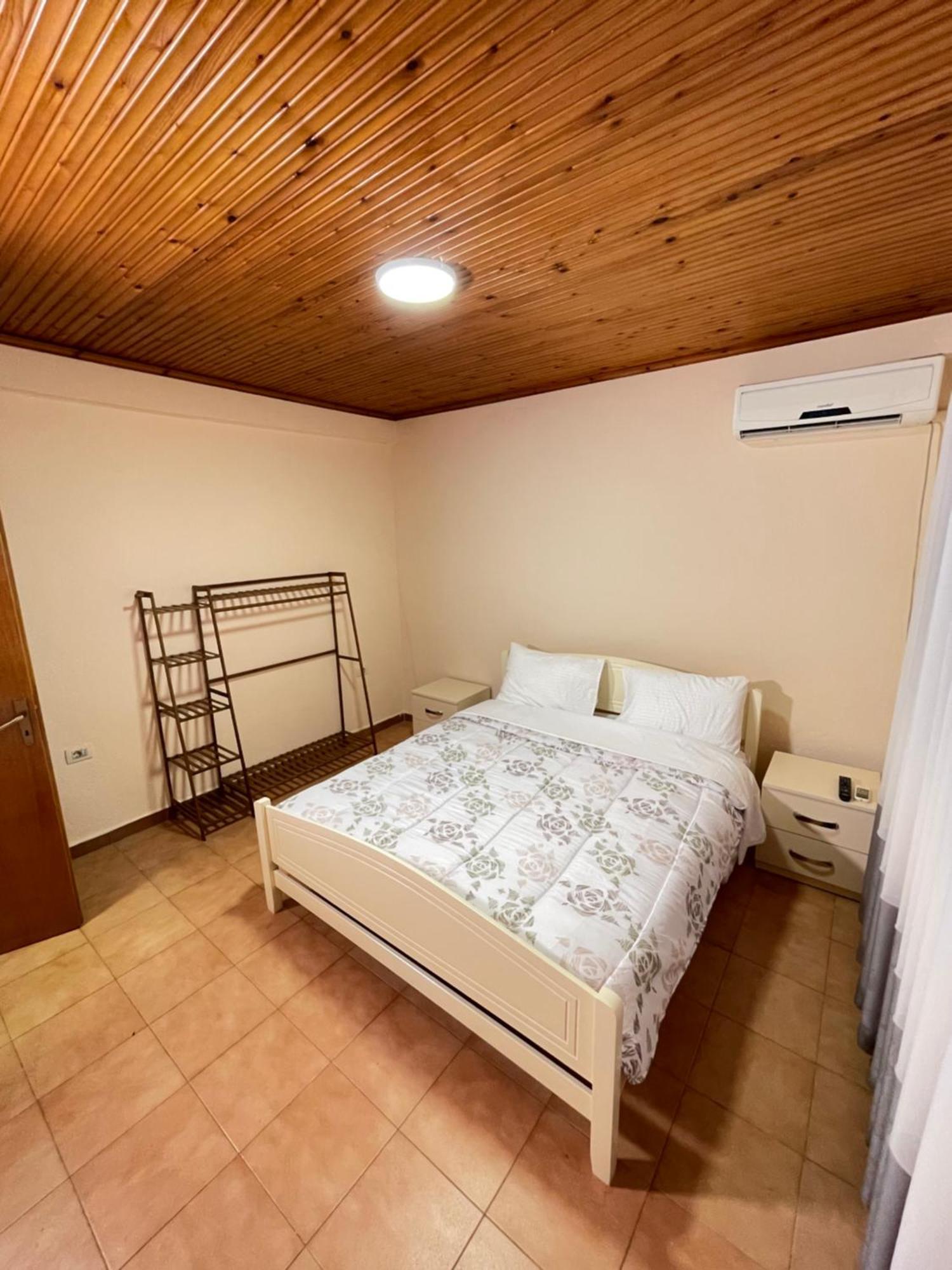 Shkodra Guest House & Trips Екстериор снимка