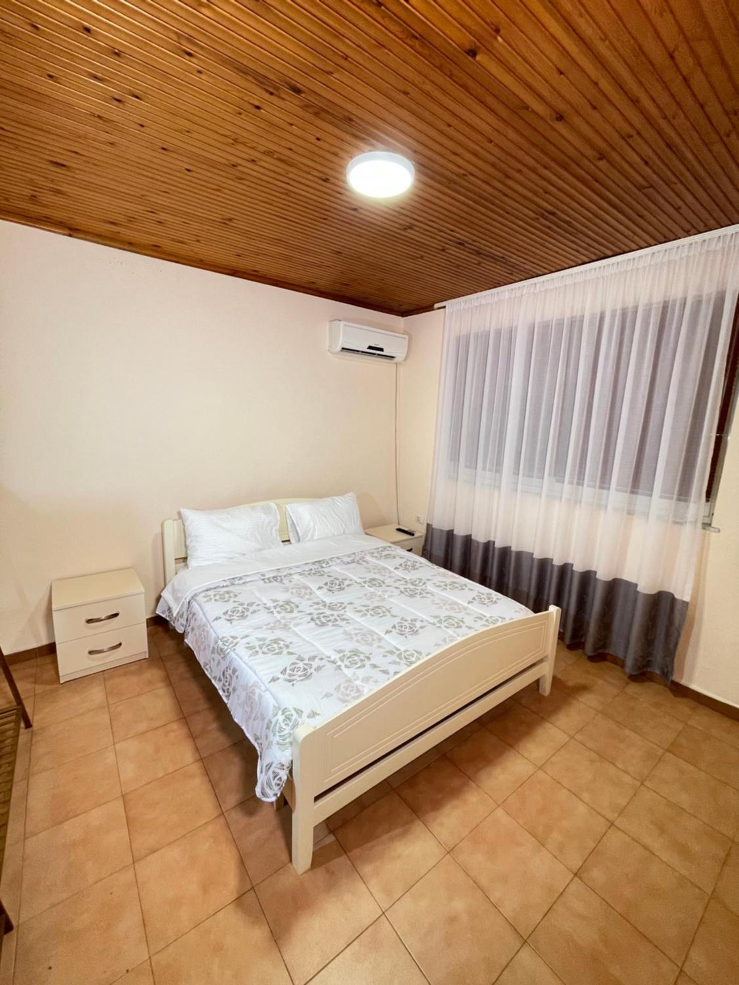Shkodra Guest House & Trips Екстериор снимка