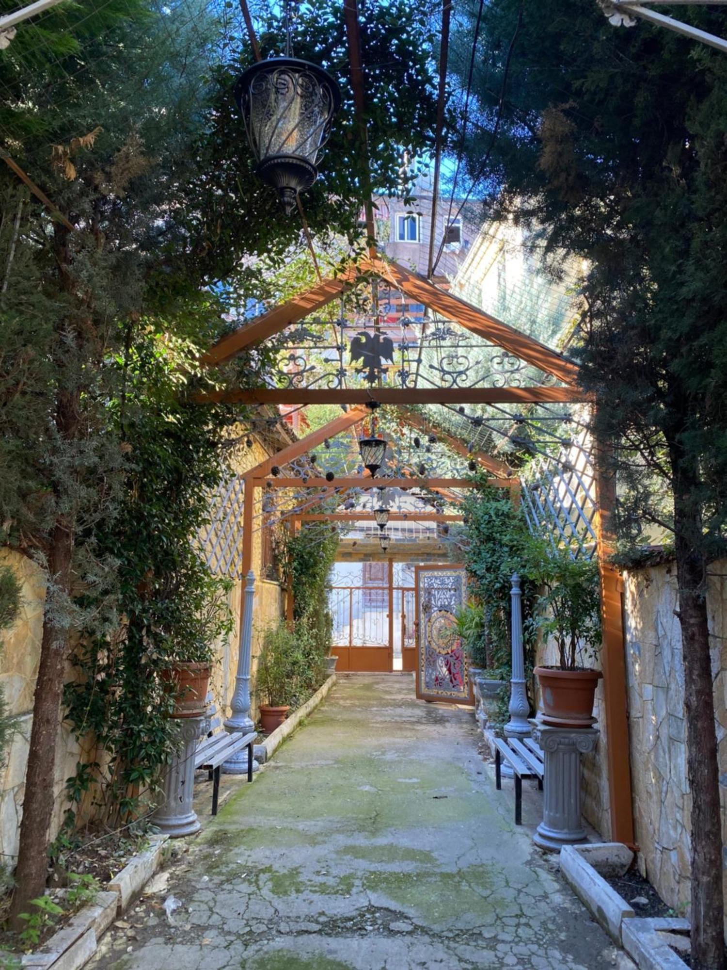 Shkodra Guest House & Trips Екстериор снимка