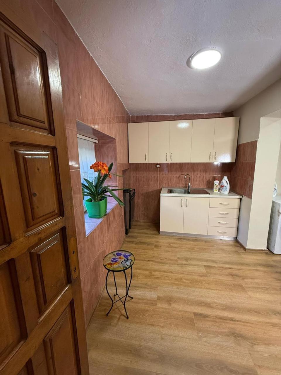 Shkodra Guest House & Trips Екстериор снимка