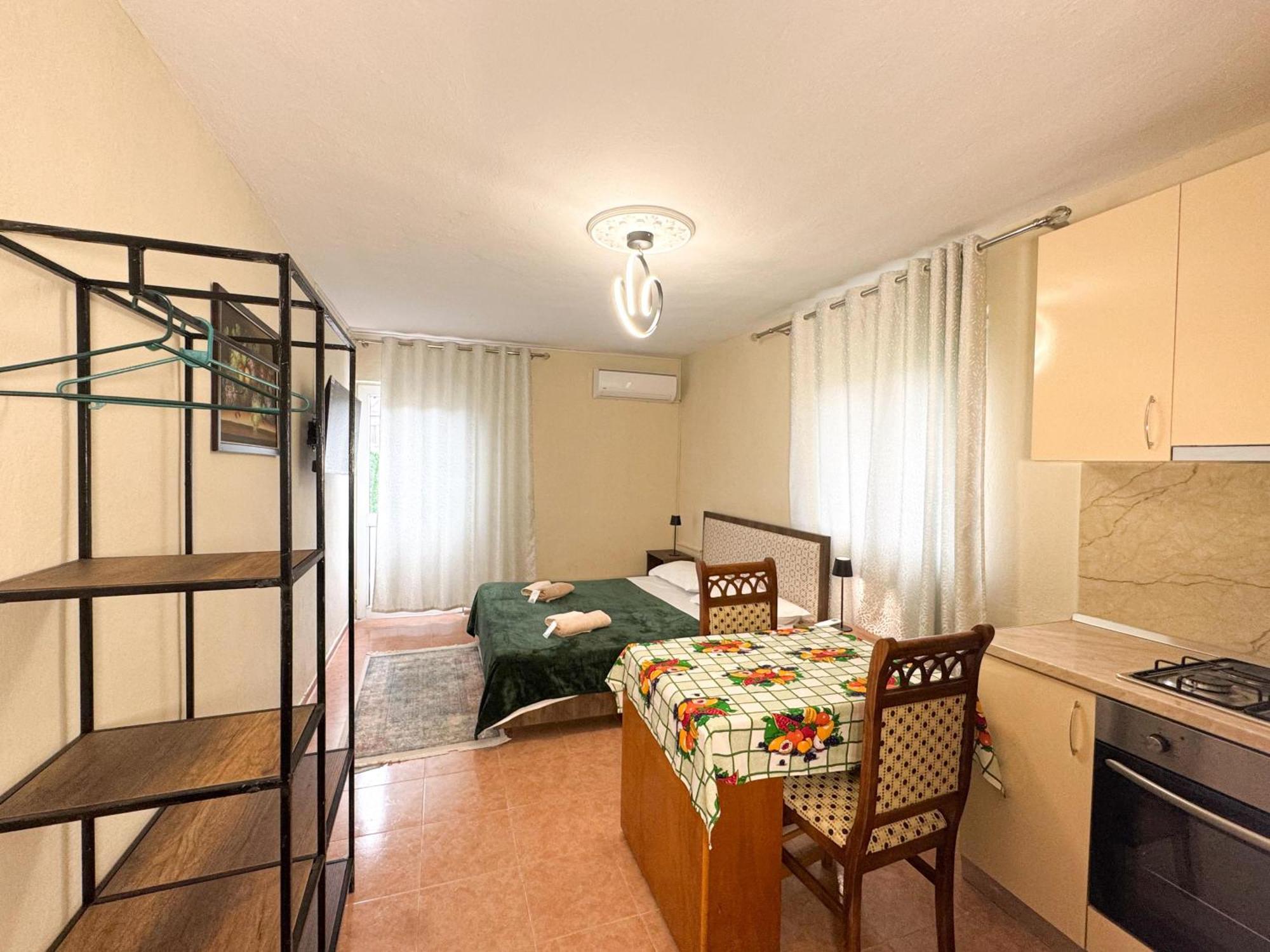 Shkodra Guest House & Trips Екстериор снимка
