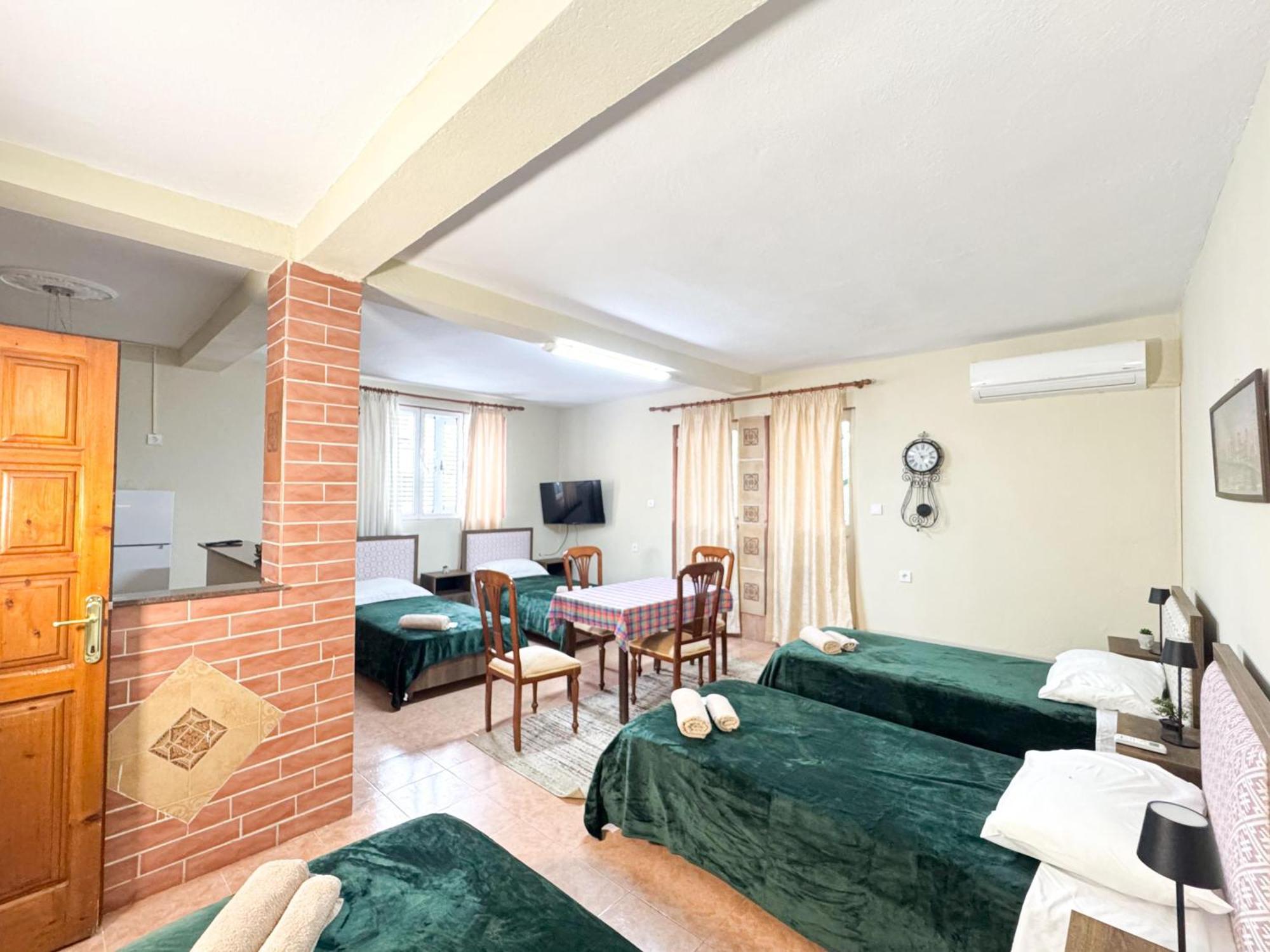 Shkodra Guest House & Trips Екстериор снимка