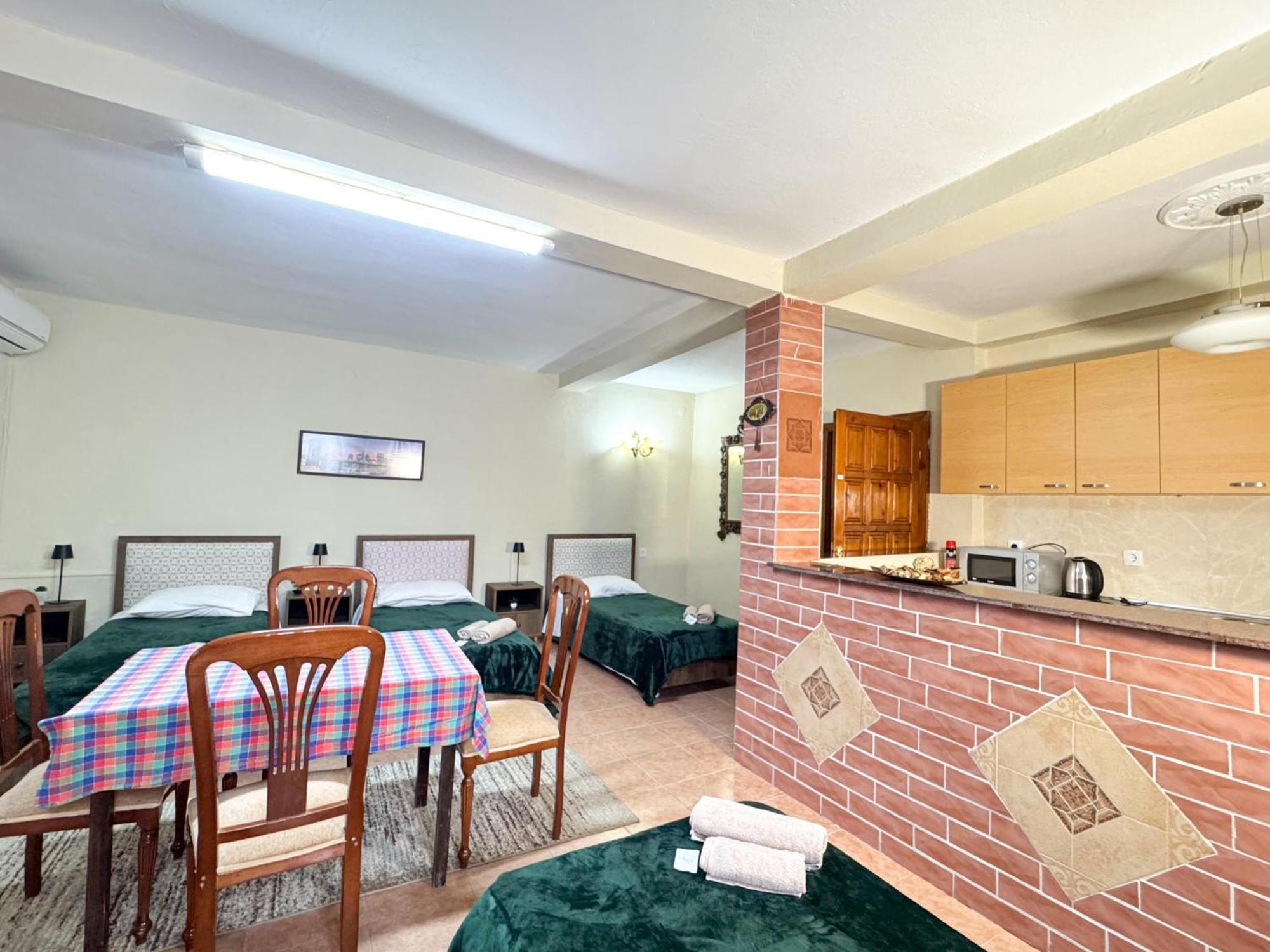 Shkodra Guest House & Trips Екстериор снимка