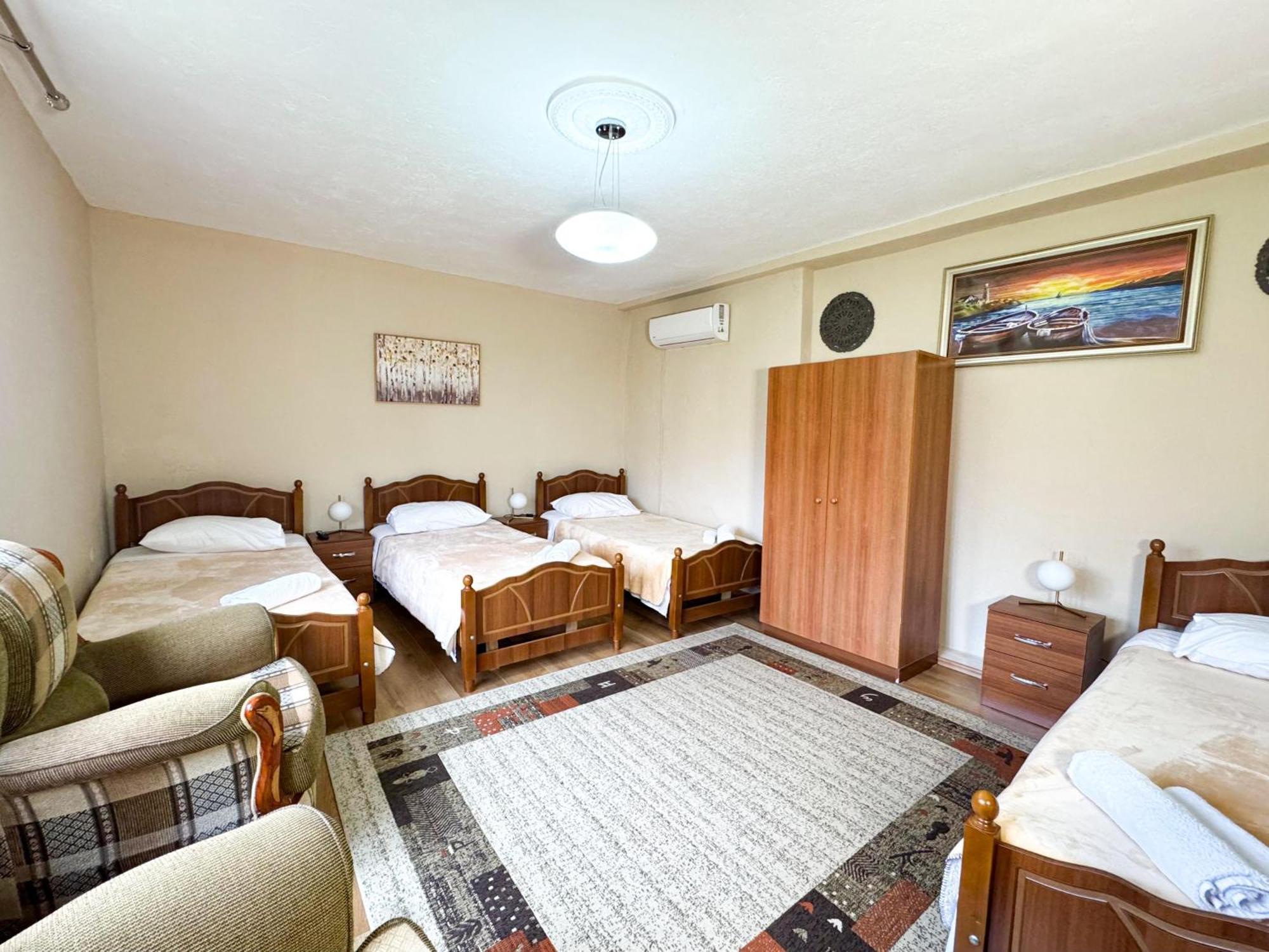 Shkodra Guest House & Trips Екстериор снимка