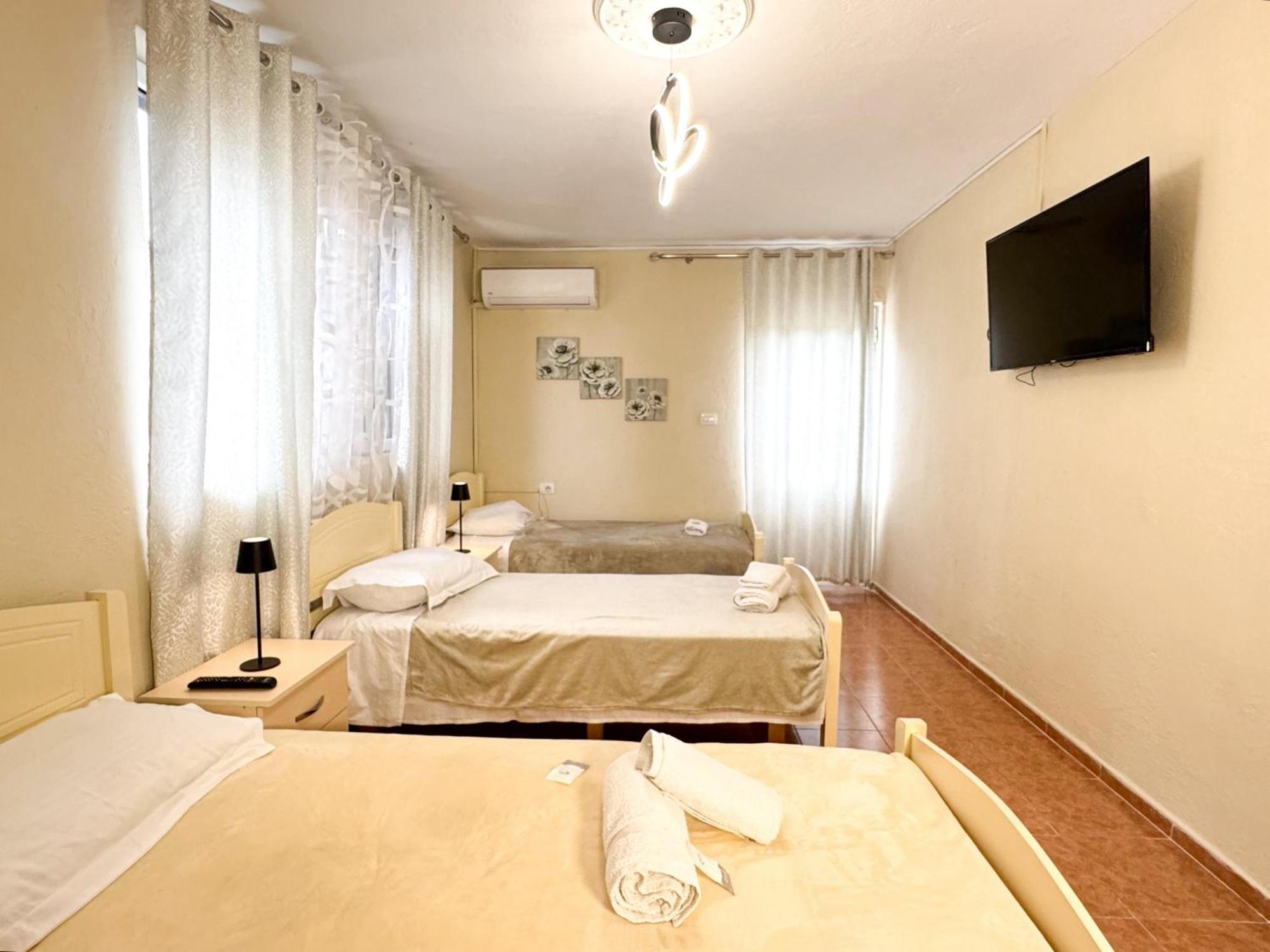 Shkodra Guest House & Trips Екстериор снимка